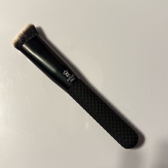 Moda Brush Pro Chisel Makeup Brush - Picture 3 of 8